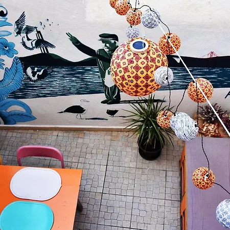 City Hostel Lisbon Хостел *
